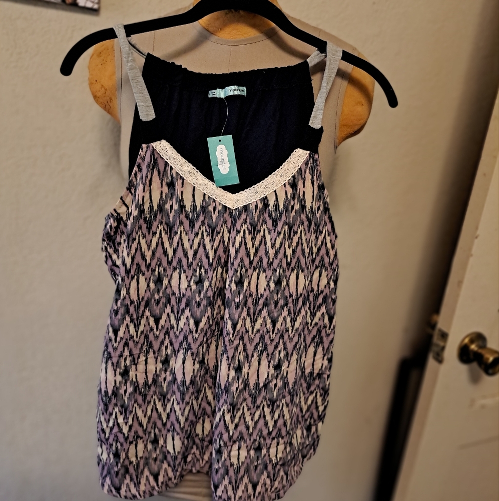 NWT Sz L Maurices Gray & Geometric Print Summer Top